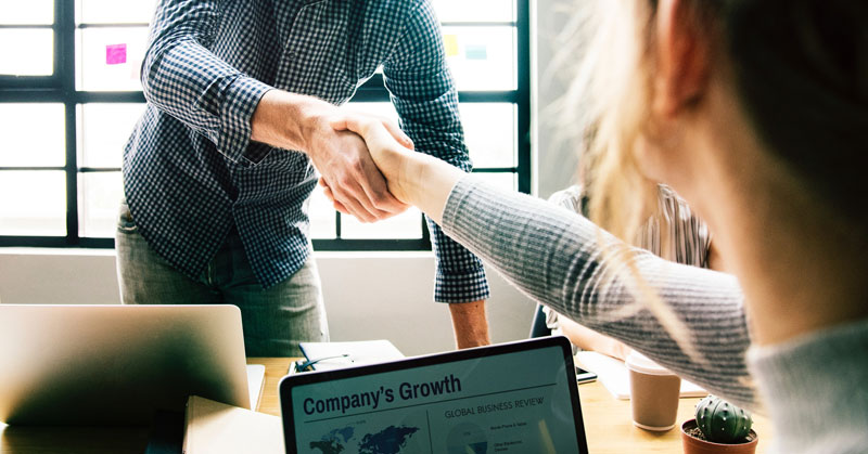 hr manager hiring new employee using successful hiring framework