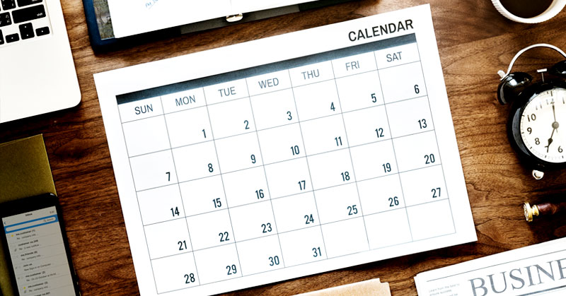 hr desk with calendar of when to post job ad