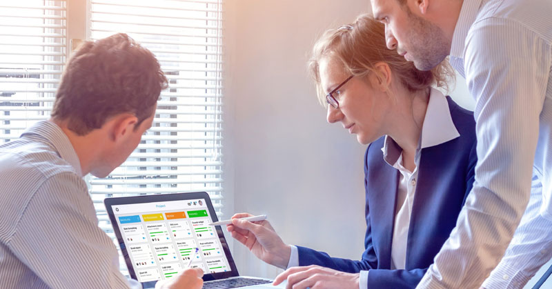 hiring managers looking over applicant numbers